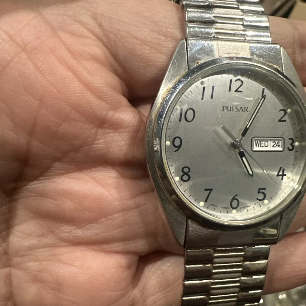 Working Vintage Pulsar Day Date‎ Mens Silver Watch Steel 37mm New Battery Quartz